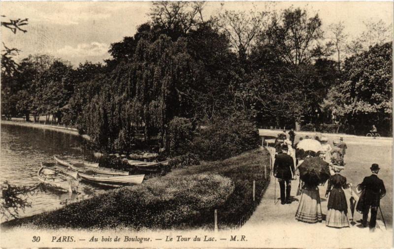 Carte postale ancienne Au bois de Boulogne - Le Tour du Lac à Paris 16e