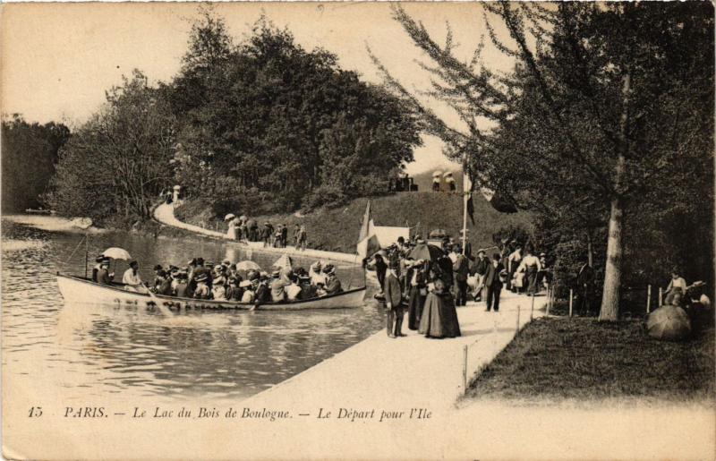Carte postale ancienne Le Lac du Bois de Boulogne - Le départ pour l'Ile à Paris