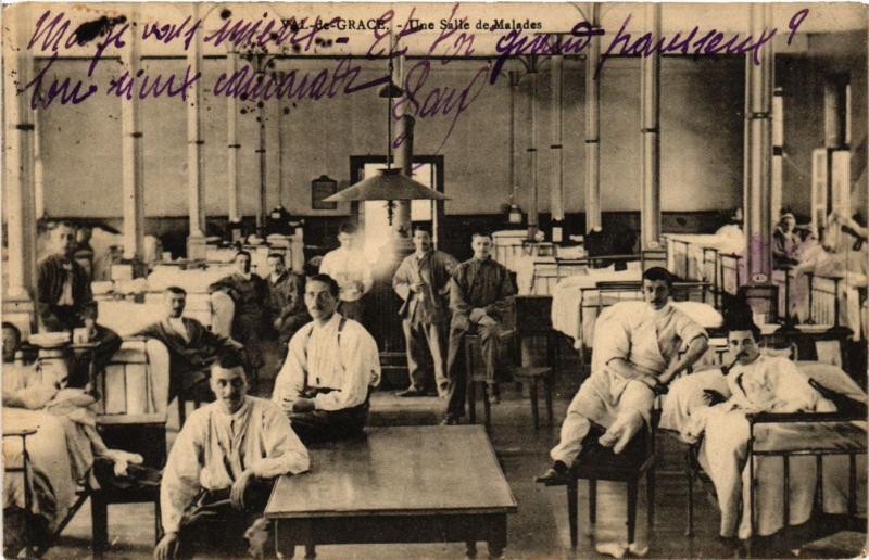Carte postale ancienne Paris 5e-Val de Grace-Une Salle de Malades à Paris 5e