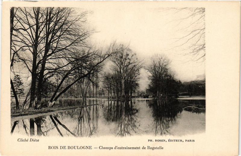 Carte postale ancienne Bois de Boulogne - Champs d'entrainement de Bagatelle à Paris 16e