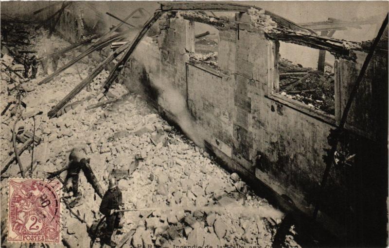 Carte postale ancienne Paris 5e-Incendie de la Halle aux Cuirs à Paris 5e