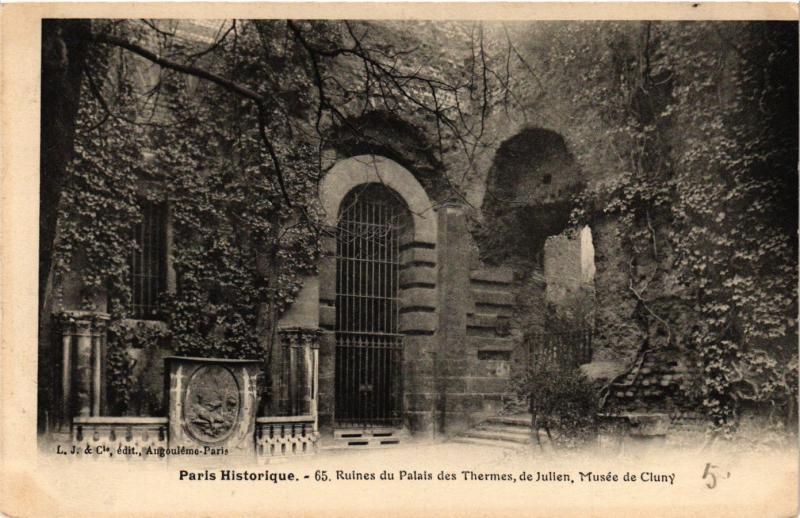 Carte postale ancienne Paris 5e-Ruines du Palais des Thermes de Julien-Musée de Cluny à Paris 5e