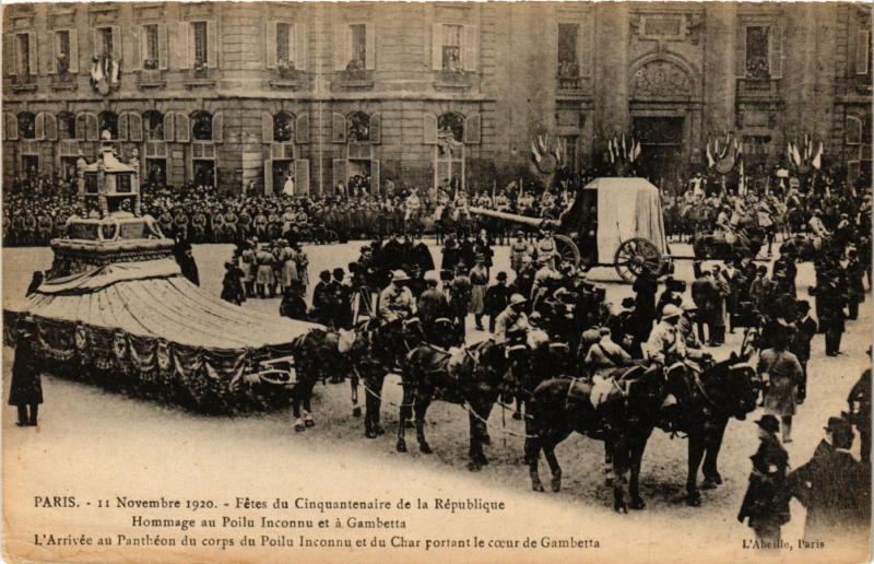 Carte postale ancienne Paris 5e-L'Arrivée au Panthéon du Corps Poilu Inconnu à Paris 5e
