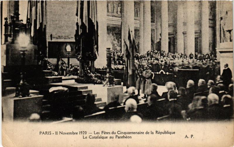 Carte postale ancienne Paris 5e-La Catafalque au Panthéon à Paris 5e