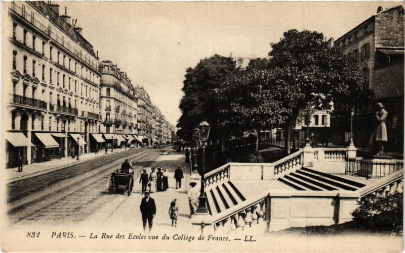 Carte postale ancienne Paris 5e-La Rue des Ecoles vue du Collége de France à Paris 5e