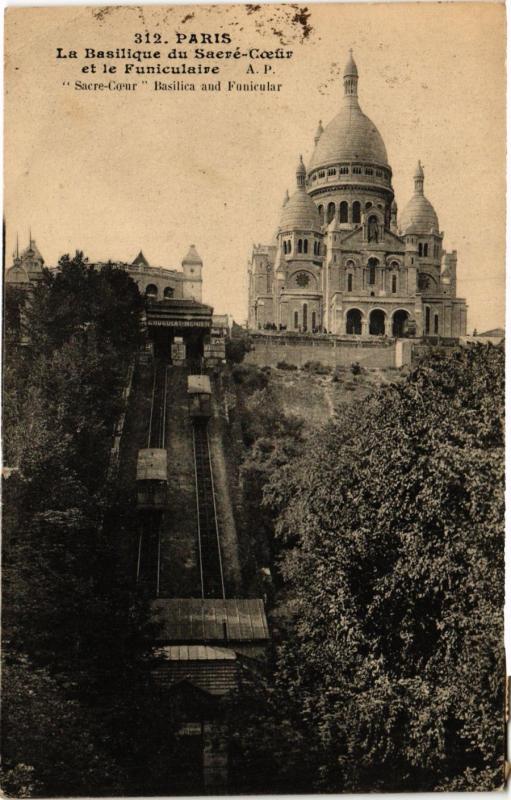 Carte postale ancienne La Basilique du Sacré-Coeur et le Funiculaire à Paris 18e
