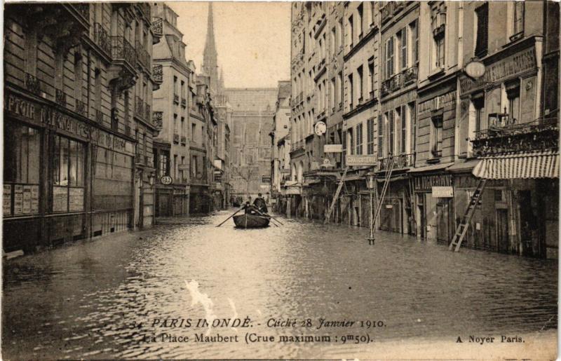 Carte postale ancienne Paris 5e-Inondé-La place Maubert à Paris 5e