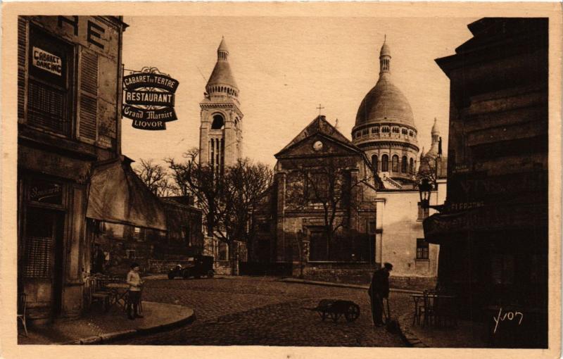 Carte postale ancienne Montmartre - Le Sacré-Coeur vu de la Place du Tertre à Paris 18e