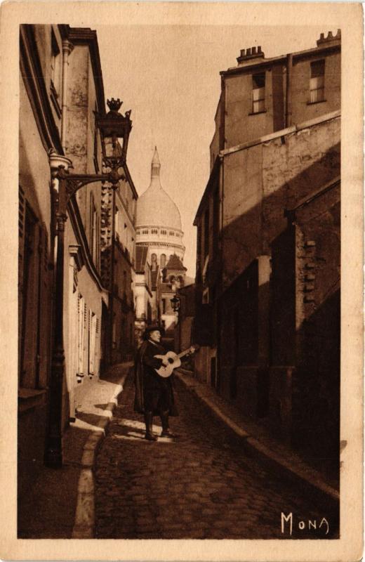 Carte postale ancienne Montmartre - La Rue Saint-Rustique - Au fond, le Sacré-Coeur à Paris 18e
