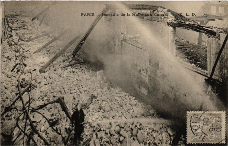 Carte postale ancienne Paris 5e-Incendie de la Halle aux Cuirs à Paris 5e