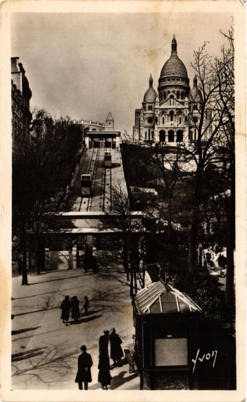Carte postale ancienne Basilique du Sacré-Coeur et funiculaire de Montmartre à Paris 18e
