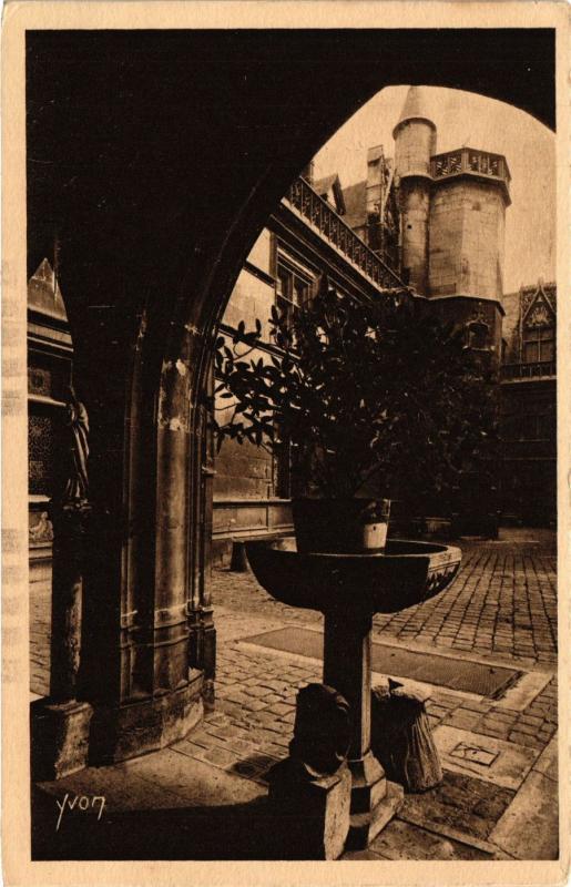 Carte postale ancienne Paris 5e-Musée du Cluny-Cour d'honneur à Paris 5e