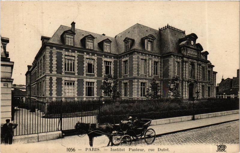 Carte postale ancienne L'Institut Pasteur, Rue Dutot à Paris 15e