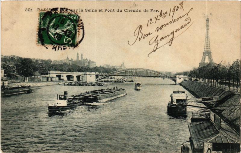 Carte postale ancienne Vue sur la Seine et Pont du Chemin de Fer à Paris 16e