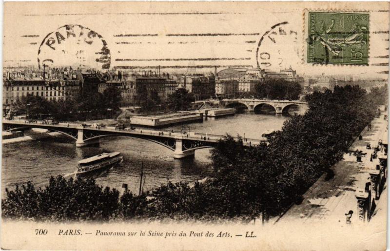 Carte postale ancienne Paris Panorama sur la Seine pres du Pont des Arts