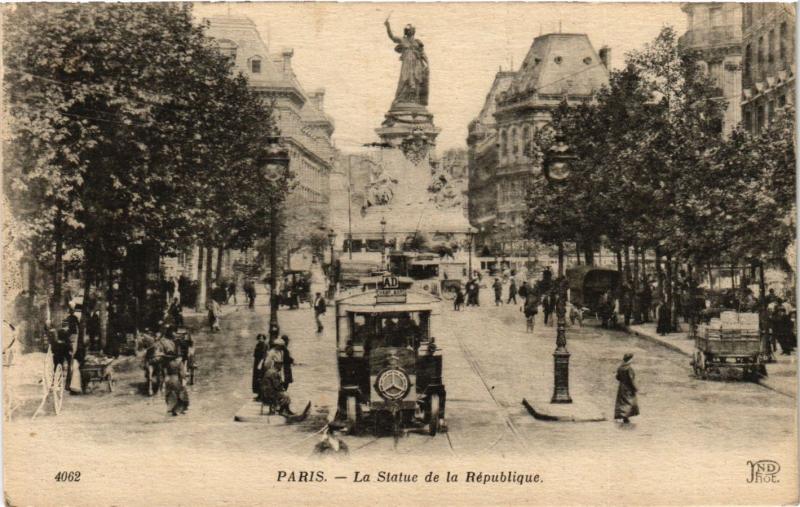 Carte postale ancienne Paris 10e - La Statue de la Republique à Paris 10e