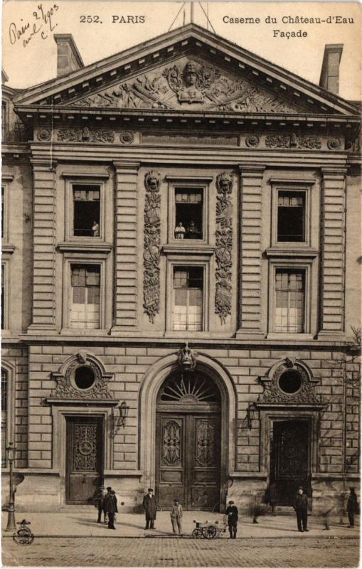 Carte postale ancienne Paris 10e - Caserne du Chateau-d'Eau Facade à Paris 10e