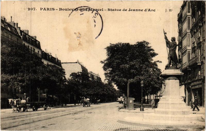 Carte postale ancienne Paris 13e Paris-Boulevard Saint-Marcel-Statue de Jeanne d'Arc à Paris 13e
