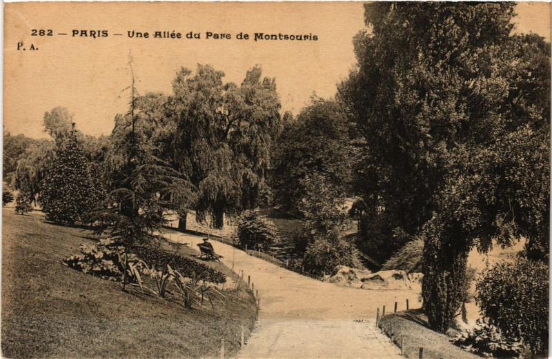 Carte postale ancienne Une Allée du Parc de Montsouris à Paris 14e