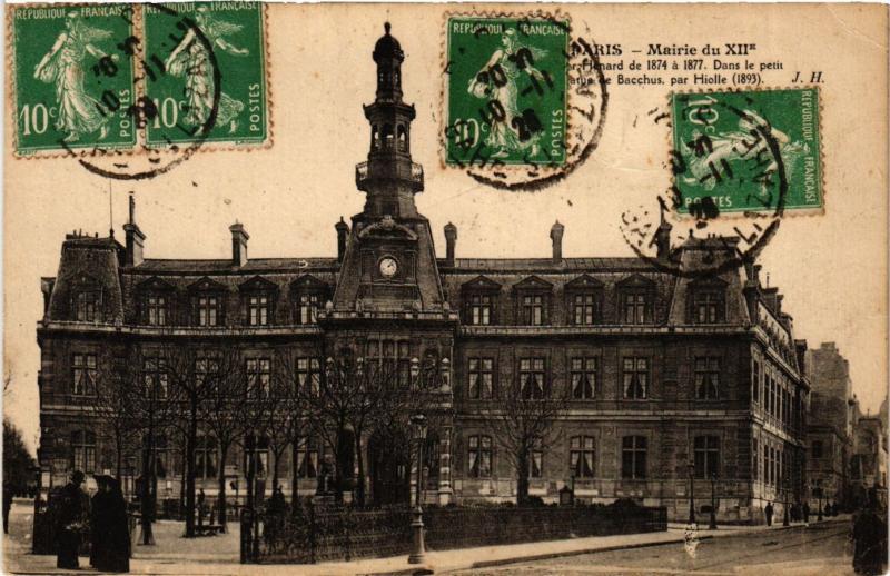 Carte postale ancienne Mairie du XIIe à Paris 12e