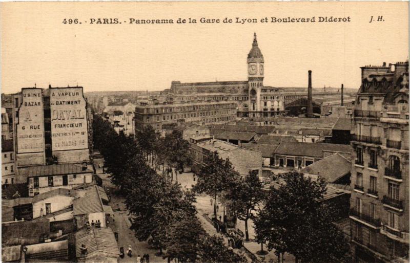 Carte postale ancienne Paris 12e-Panorama de la Gare de Lyon et Boulevard Diderot à Paris 12e