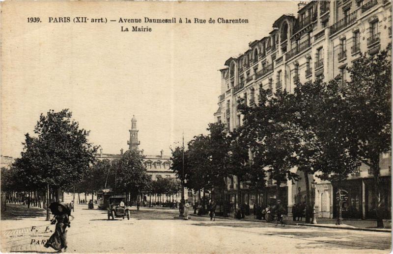 Carte postale ancienne Avenue Daumesnil à la Rue de Charenton - La Mairie à Paris 12e