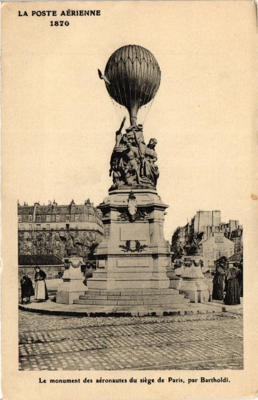 Carte postale ancienne Le monument des aéronautes du siège de Paris à Paris 17e