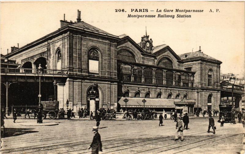 Carte postale ancienne La Gare Montparnasse à Paris 6e