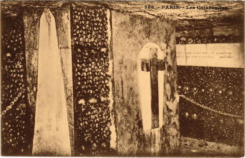 Carte postale ancienne Les Catacombes à Paris 14e