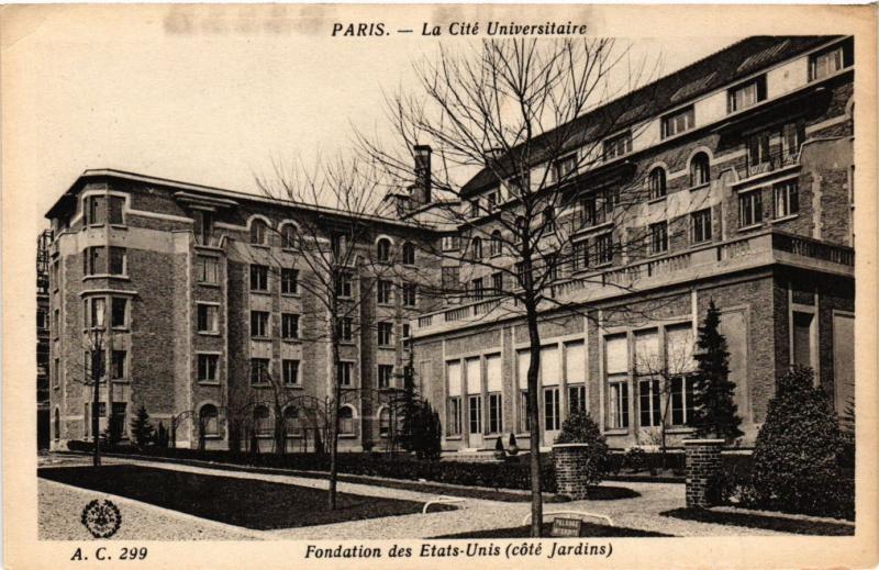Carte postale ancienne La Cité Universitaire - Fondation des Etats-Unis (côté Jardins) à Paris 14e