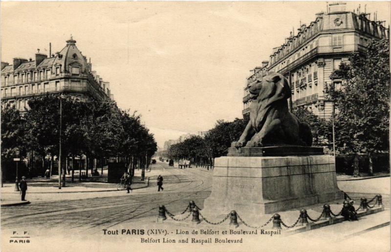 Carte postale ancienne Lion de Belfort et Boulevard Raspail à Paris 14e