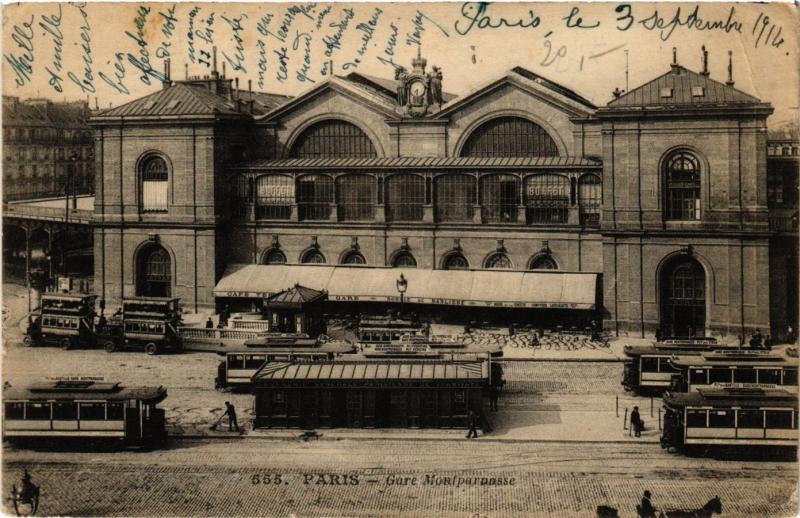Carte postale ancienne La Gare Montparnasse à Paris 6e