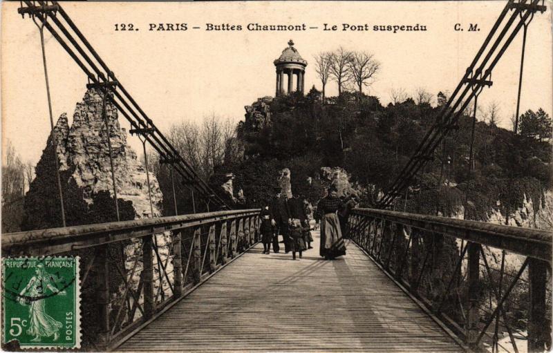 Carte postale ancienne Buttes-Chaumont - Le Pont Suspendu à Paris 19e