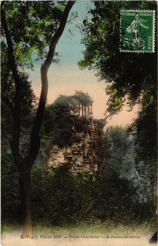 Carte postale ancienne Buttes Chaumont - A travers les arbres à Paris 19e