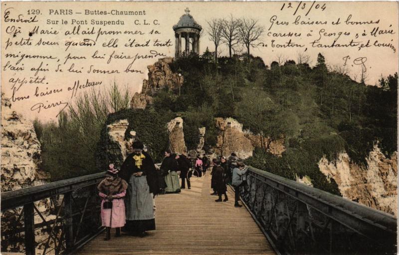 Carte postale ancienne Buttes-Chaumont - Sur le Pont Suspendu à Paris 19e
