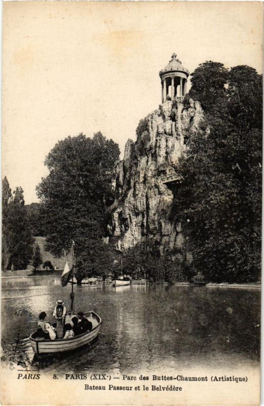 Carte postale ancienne Buttes-Chaumont - Bâteau passeur et le Belvédère à Paris 19e