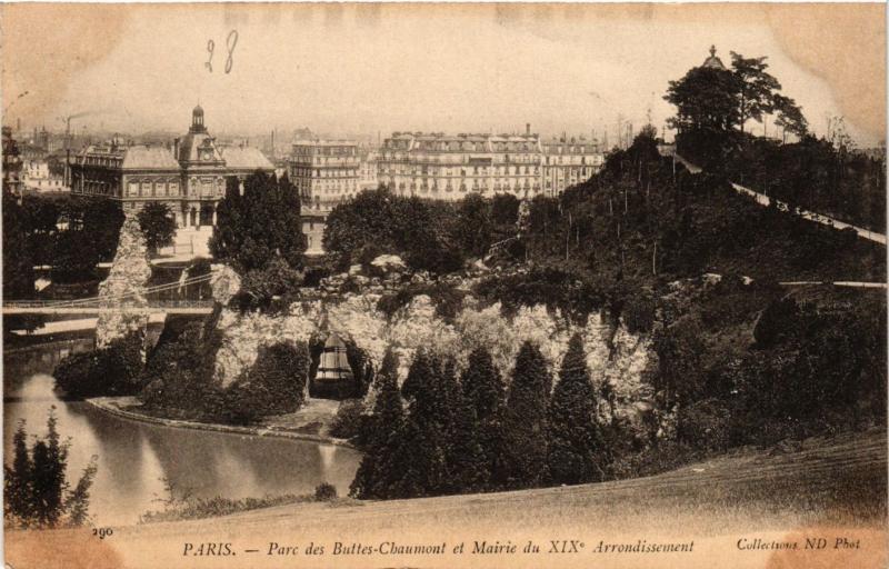 Carte postale ancienne Parc des Buttes-Chaumont et Mairie du XIXe Arrondissement à Paris 19e