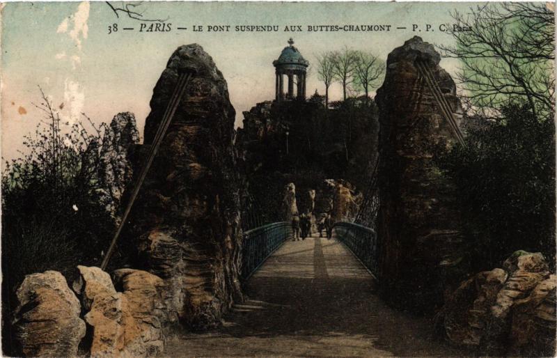 Carte postale ancienne Le pont suspendu aux Buttes-Chaumont à Paris 19e