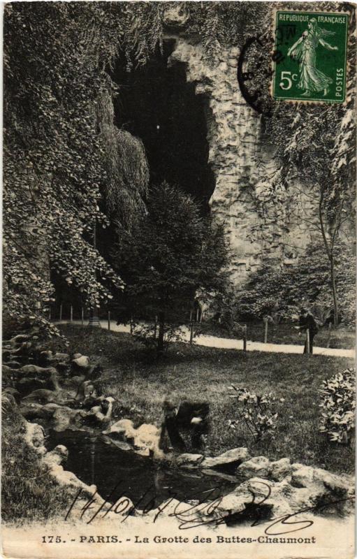 Carte postale ancienne La Grotte des Buttes-Chaumont à Paris 19e