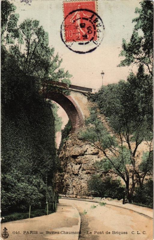 Carte postale ancienne Buttes-Chaumont - Le Pont de Briques à Paris 19e
