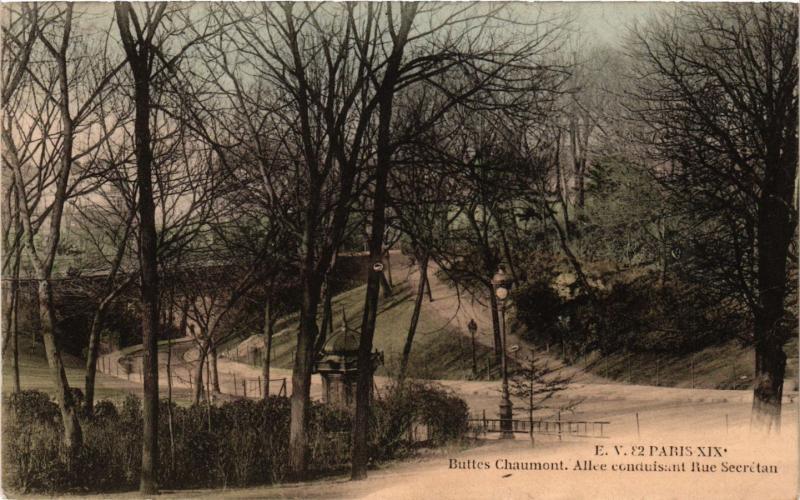 Carte postale ancienne Buttes Chaumont - Allée conduisant Rue Secrétan à Paris 19e