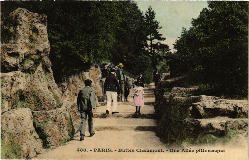 Carte postale ancienne Buttes-Chaumont - Une Allée pittoresque à Paris 19e