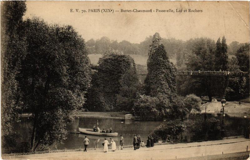 Carte postale ancienne Buttes-Chaumont - Passerelle, Lac et Rochers à Paris 19e