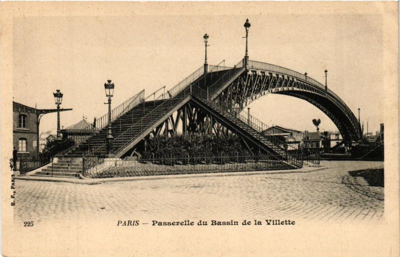 Carte postale ancienne Passerelle du Bassin de la Villette à Paris 19e