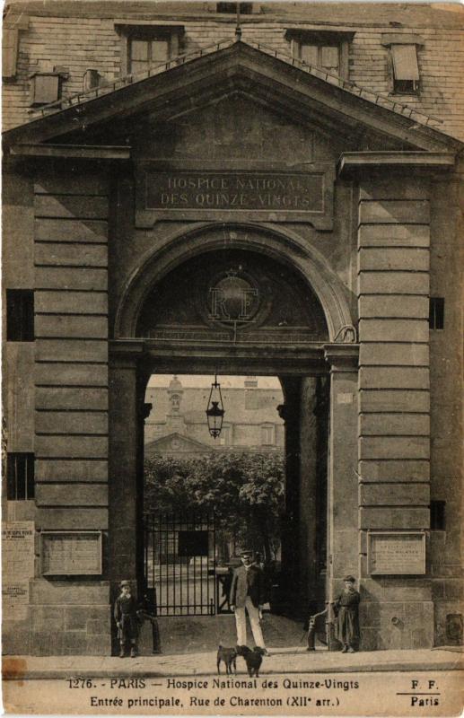 Carte postale ancienne Paris 12e-Hospice Nationl des Quinze Vingts-Entrée principale à Paris 12e
