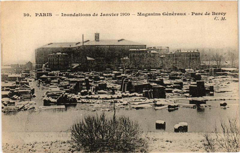 Carte postale ancienne Inondations de Janvier 1910 - Magasins Généraux - Parc de Bercy à Charenton-le-Pont