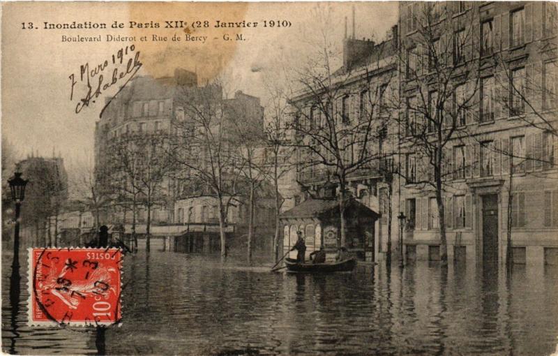 Carte postale ancienne Paris 12e-Boulevard Diderot et Rue de Bercy à Paris 12e