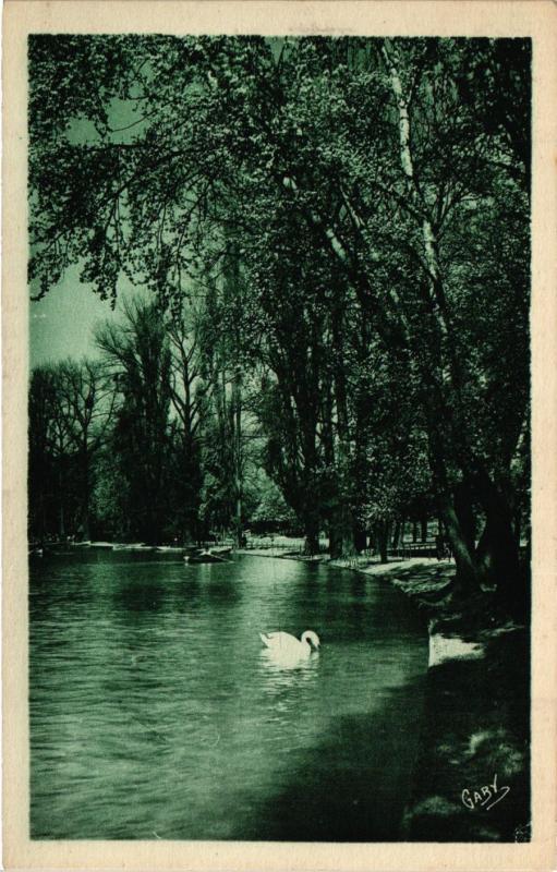 Carte postale ancienne Paris 12e-Bois de Vincennes-Cygne sur le Lac à Paris 12e
