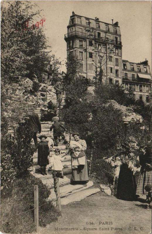 Carte postale ancienne Paris 18e Montmartre Square Saint-Pierre