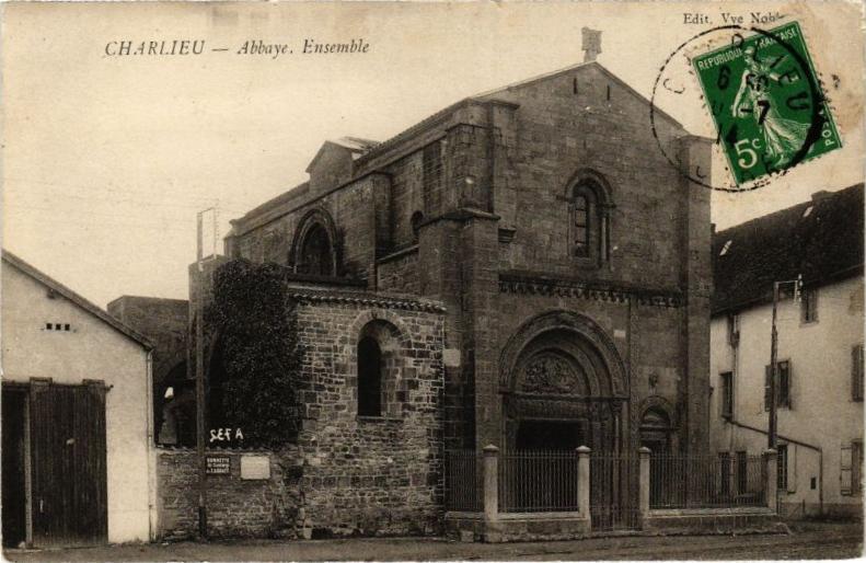 Carte postale ancienne Charlieu - Abbaye Ensemble à Charlieu